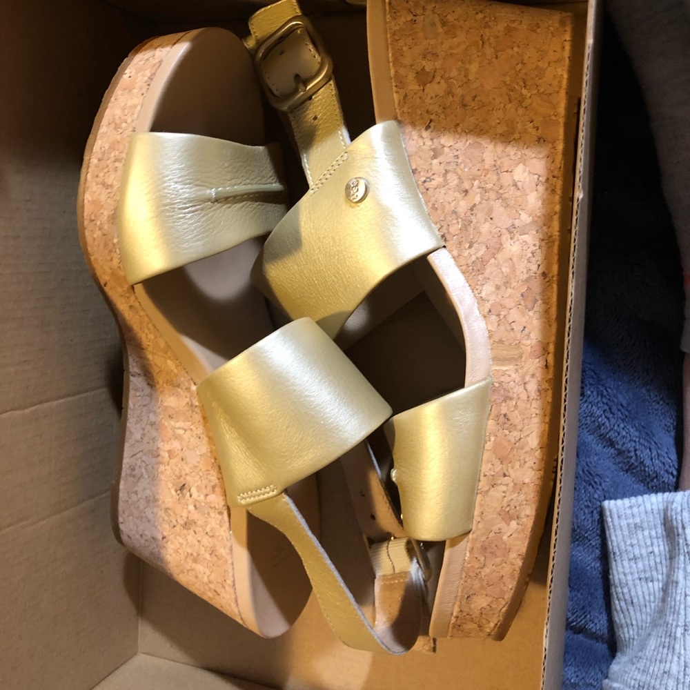 Ugg sandal(sold)
